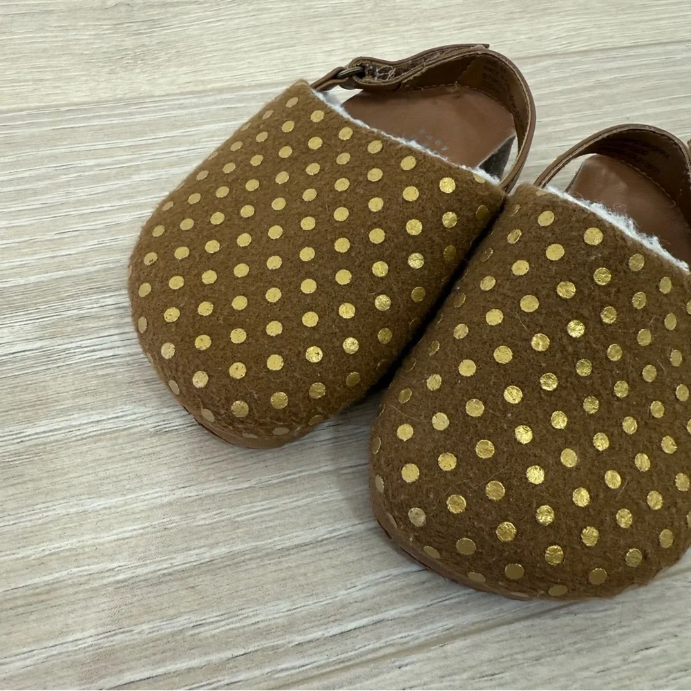 GAP tan gold